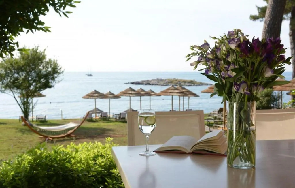 Beautiful Villa Salvea With Pool In Porec Montižana